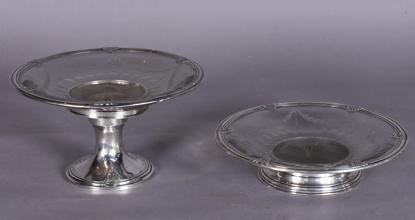 Duas fruteiras de cristal Saint Louis guarnecidas de prata francesa... - foto 1 de 8