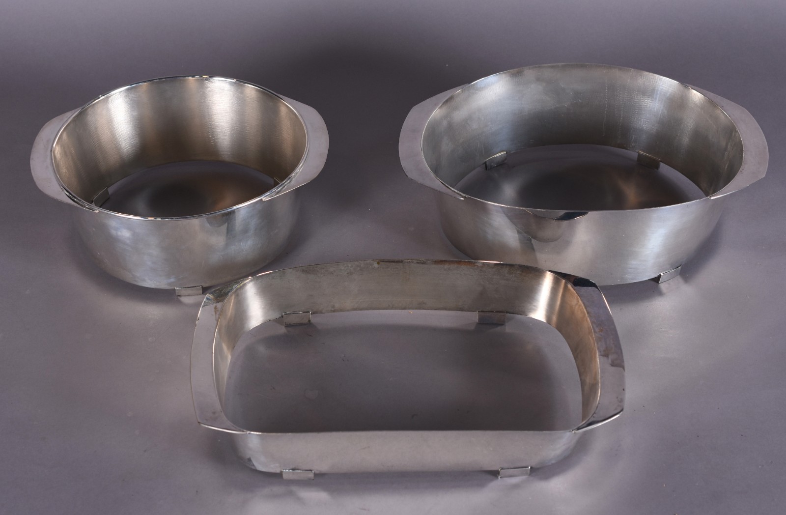 Três porta pirex de metal prateado. - foto 1 de 4