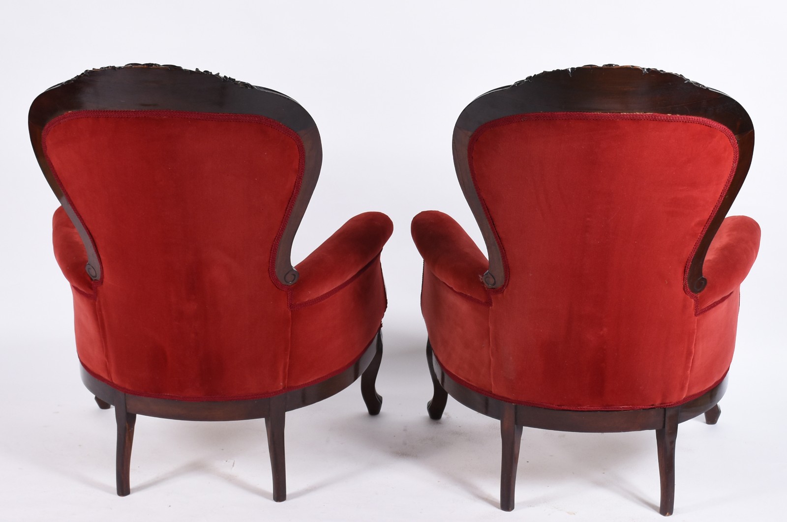 Par de poltronas de madeira nobre estilo vitoriano, forração de... - foto 4 de 7