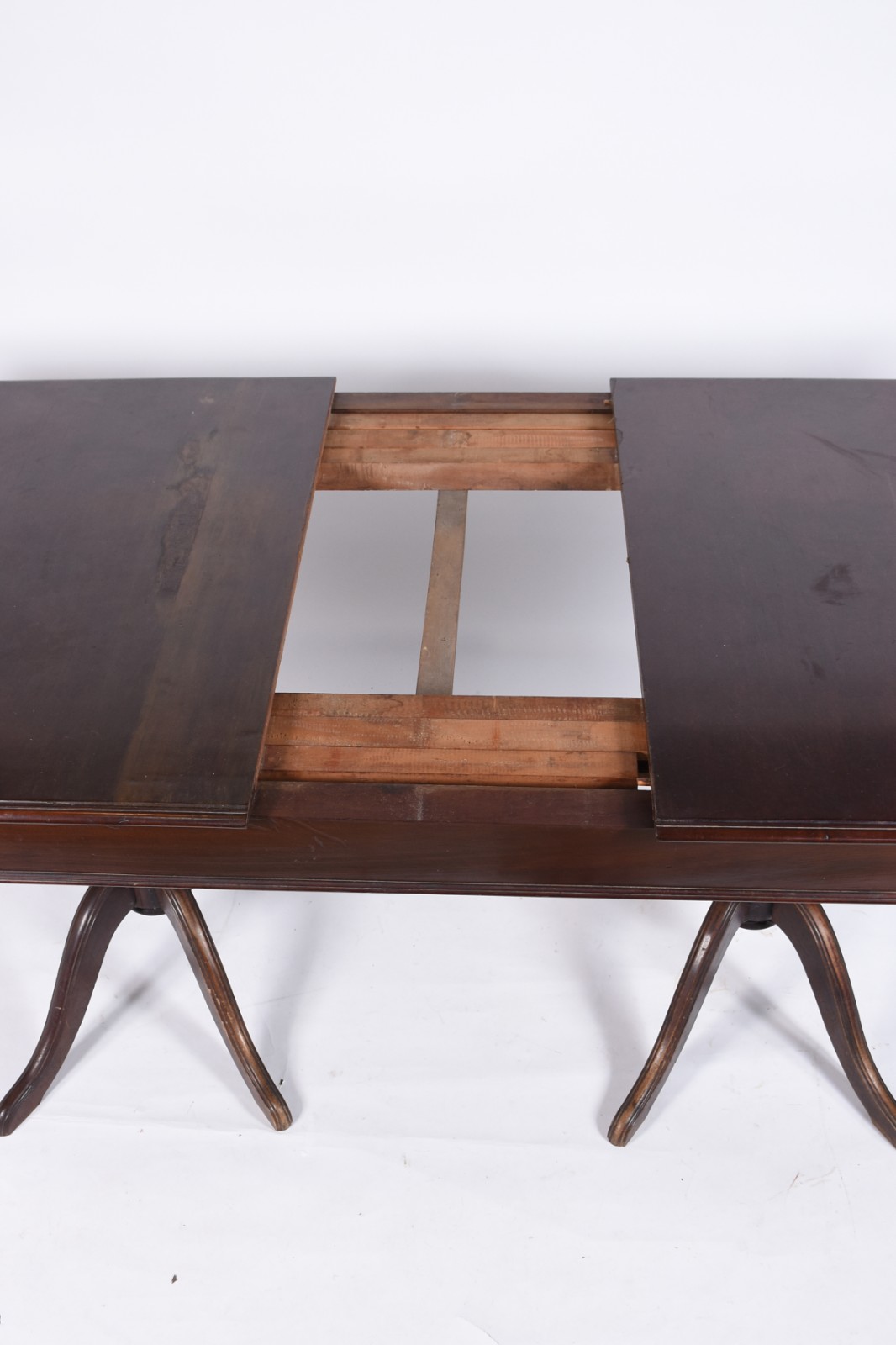 Mesa de jantar de madeira nobre, tampo retangular com tabua extensora... - foto 5 de 6