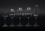 Conjunto de  cálices de cristal  sendo para : 6... - Conjunto de  cálices de cristal  sendo para : 6 flutes para champagne, 6 cálices para vinho tinto, 6 para vinho branco, 6 para licor e 6 para ág...