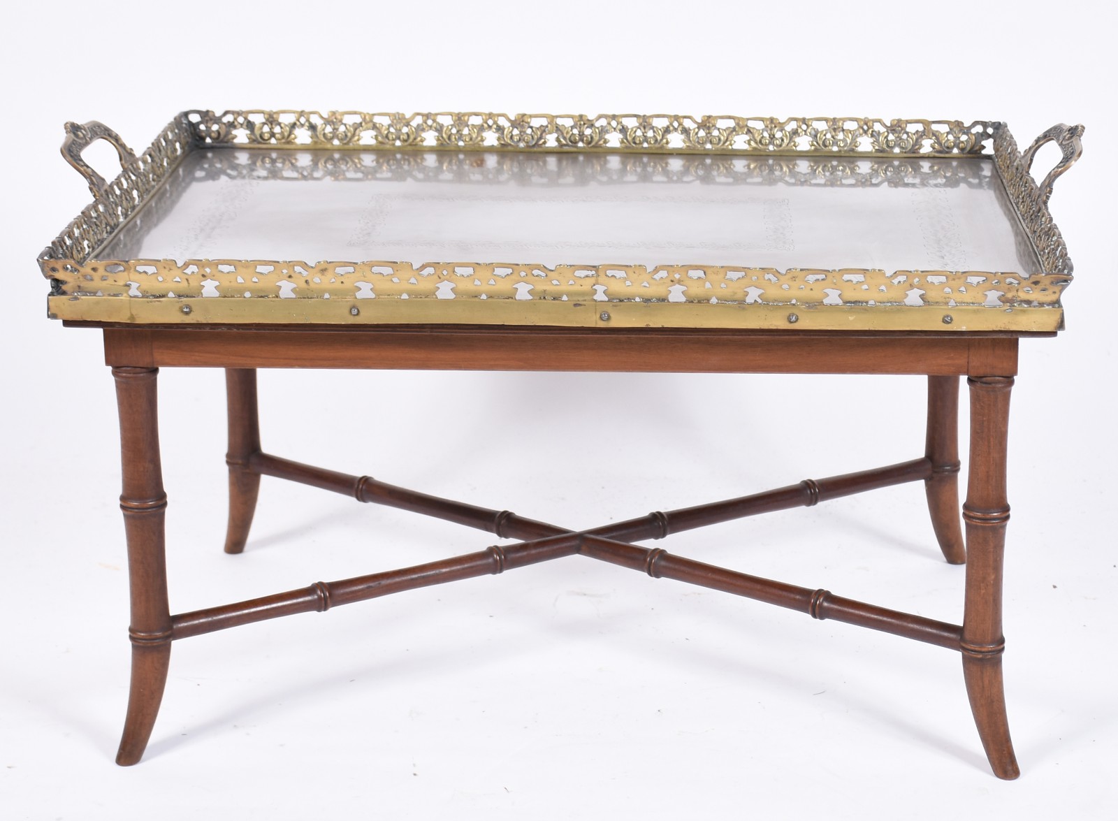 Mesa auxiliar com base de madeira e tampo com bandeja de metal... - foto 2 de 6