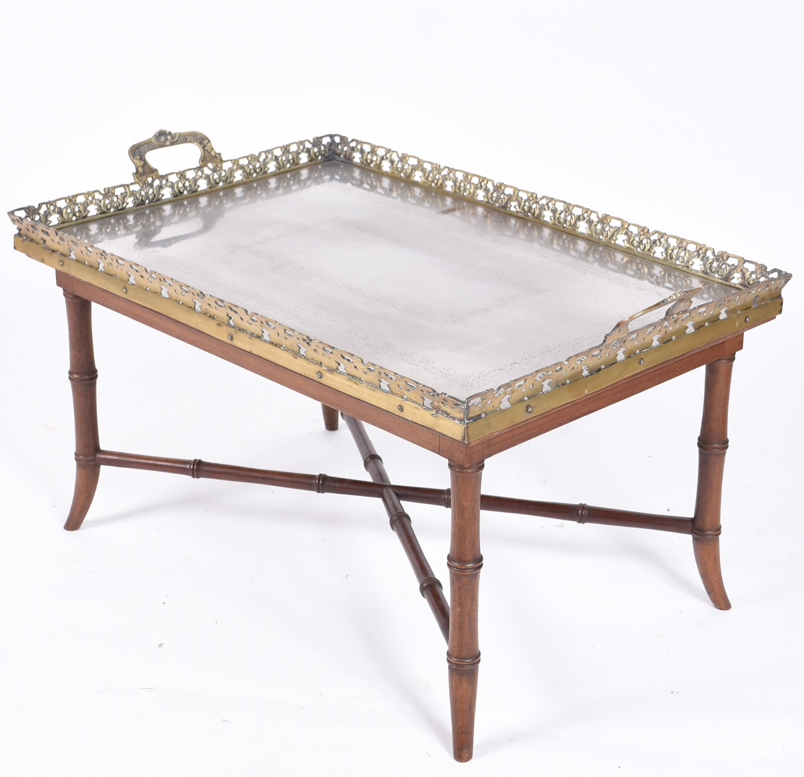 Mesa auxiliar com base de madeira e tampo com bandeja de metal... - foto 1 de 6