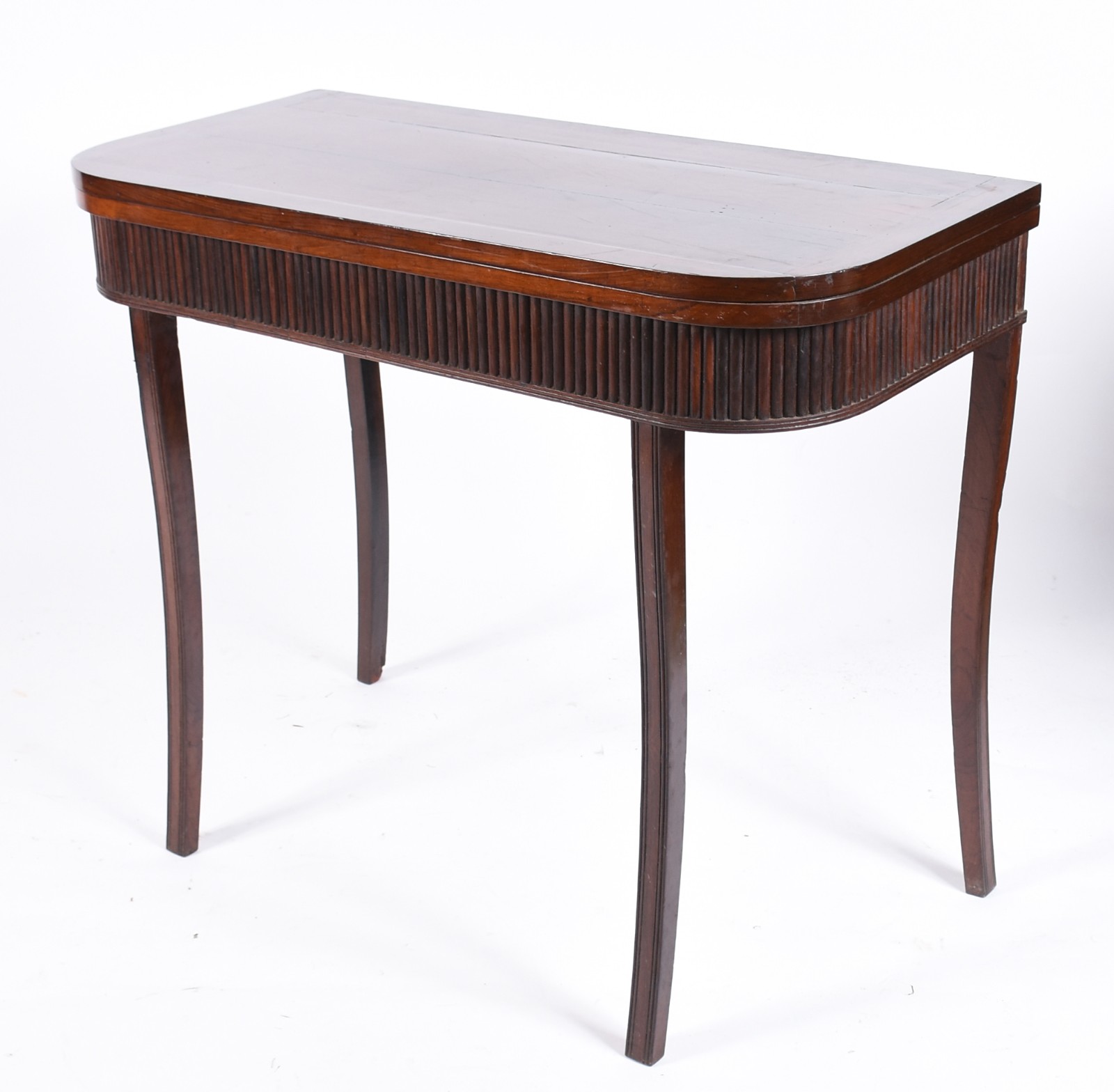 Mesa de jogo de madeira nobre, saia canelada, tampo dobrável com... - foto 1 de 7