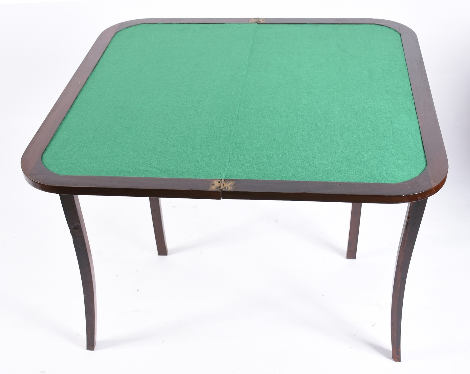 Mesa de jogo de madeira nobre, saia canelada, tampo dobrável com... - foto 2 de 7