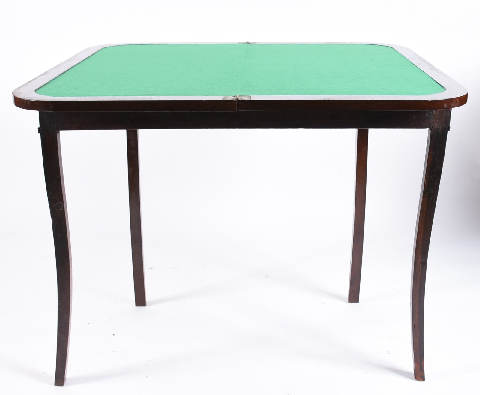 Mesa de jogo de madeira nobre, saia canelada, tampo dobrável com... - foto 3 de 7