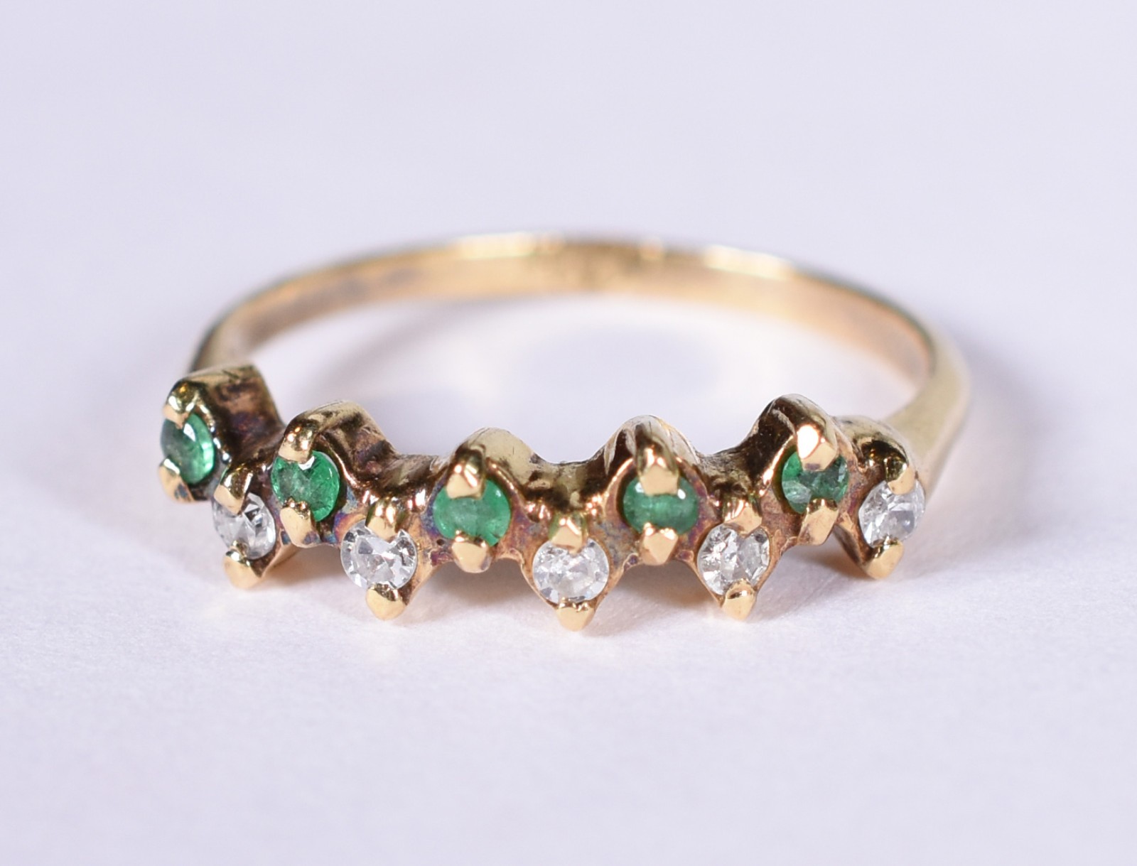 Anel de ouro 18 k contraste 750 com 5 brilhantes e 5 esmeraldas, aro... - foto 1 de 5