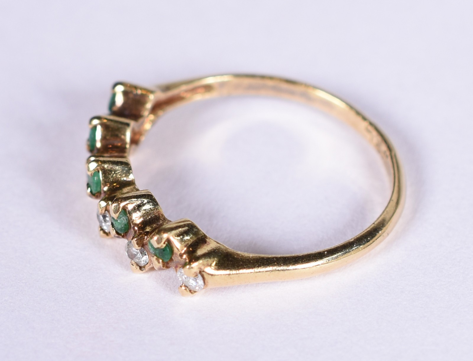 Anel de ouro 18 k contraste 750 com 5 brilhantes e 5 esmeraldas, aro... - foto 2 de 5