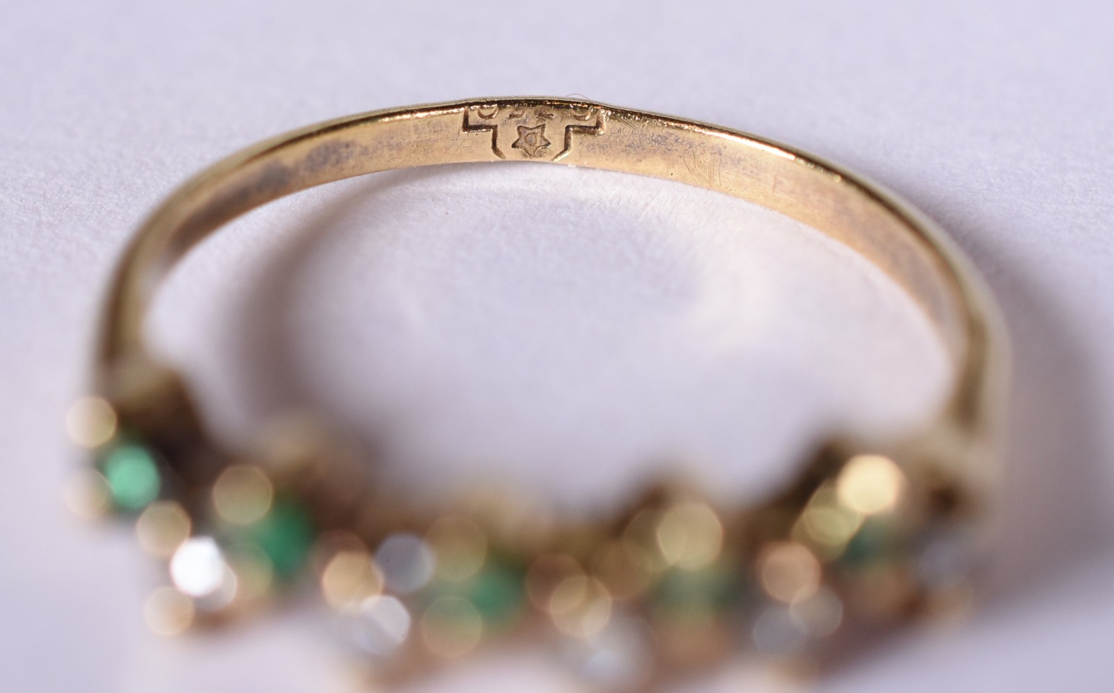 Anel de ouro 18 k contraste 750 com 5 brilhantes e 5 esmeraldas, aro... - foto 3 de 5