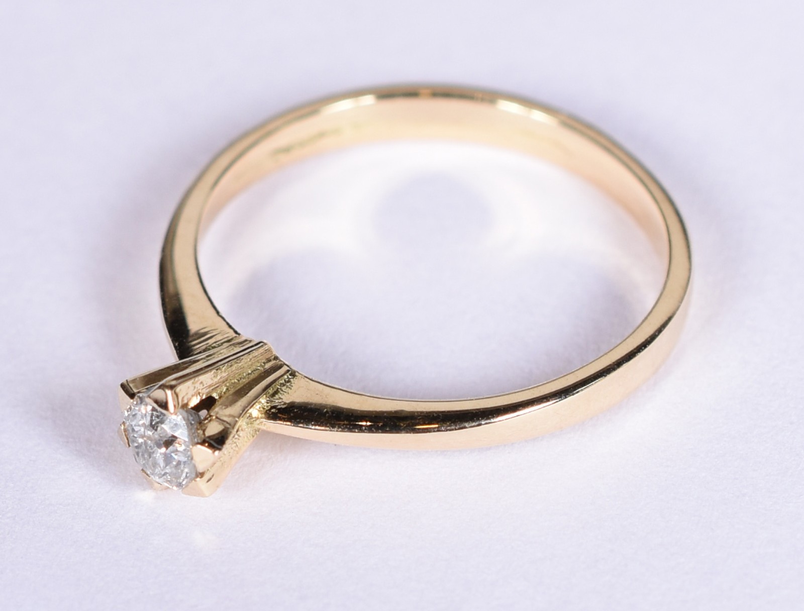 Solitário de ouro 18k contraste 750 com um brilhante, aro (Por... - foto 2 de 3