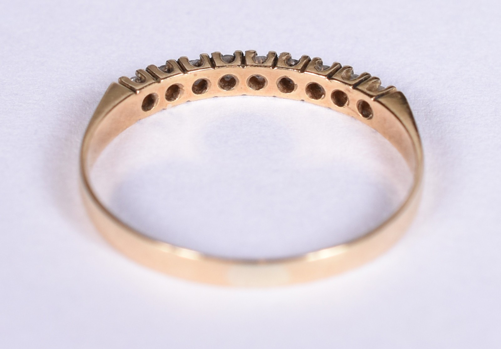 Meia aliança de ouro 18k, contraste 750 com 9 brilhantes, aro 17 (Por... - foto 3 de 4