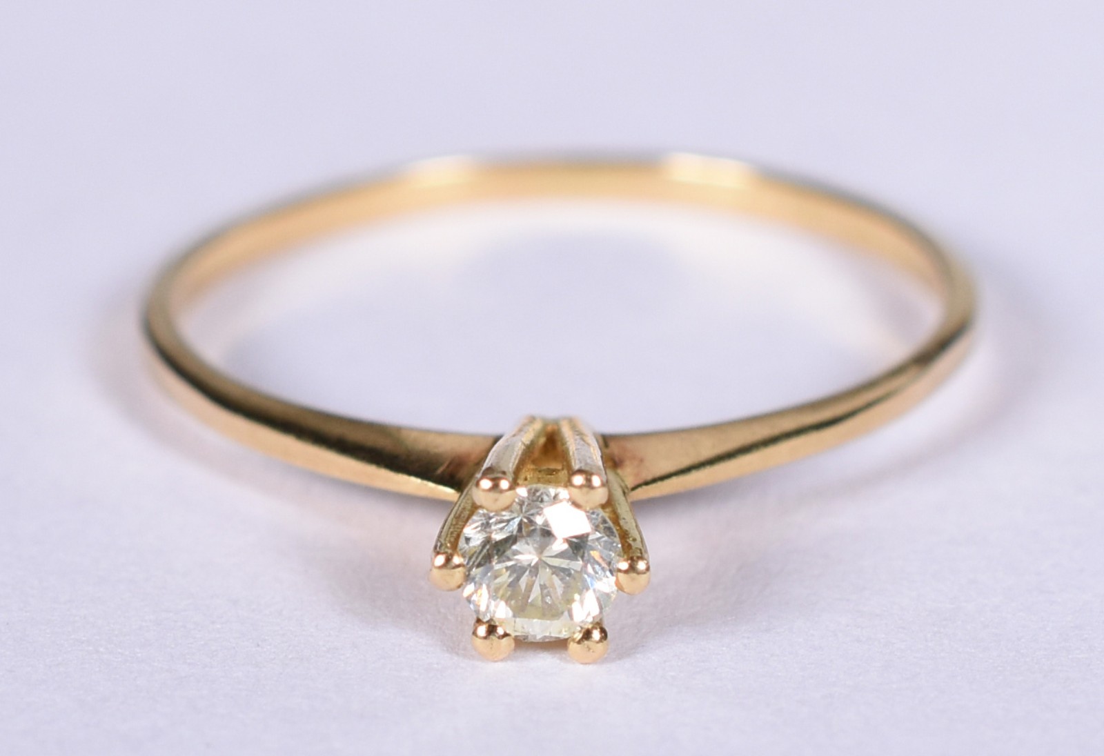 Solitário de ouro 18k, contraste 750 com um brilhante de 0,20 ct, aro... - foto 1 de 4