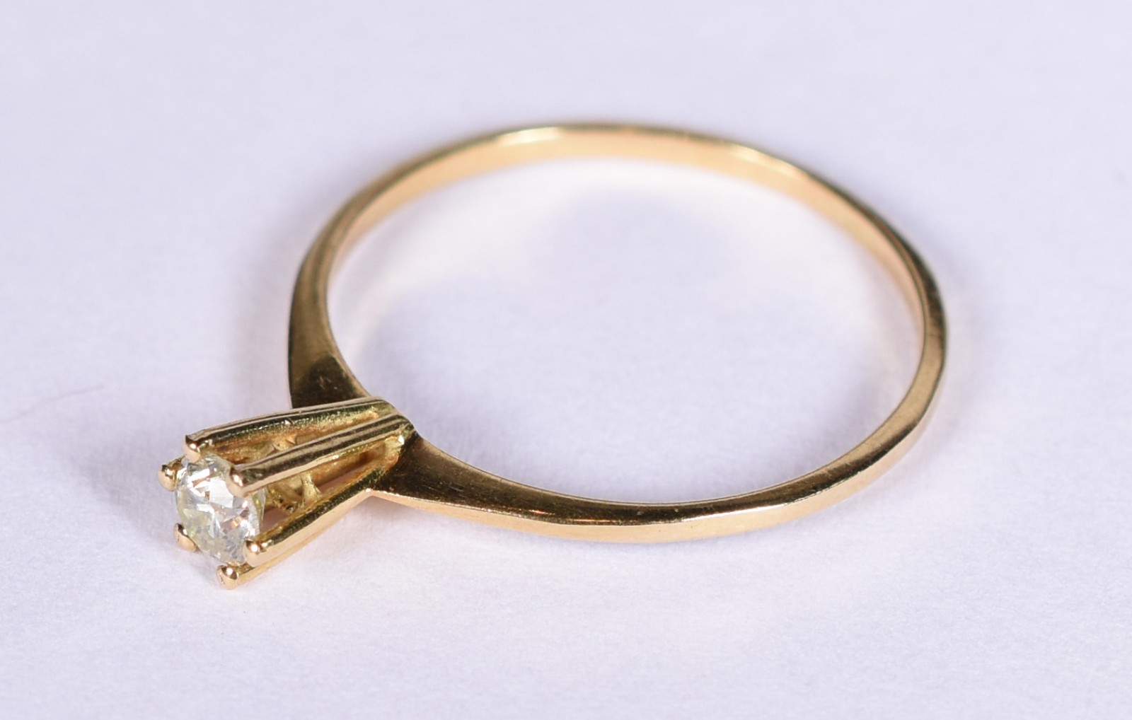 Solitário de ouro 18k, contraste 750 com um brilhante de 0,20 ct, aro... - foto 3 de 4