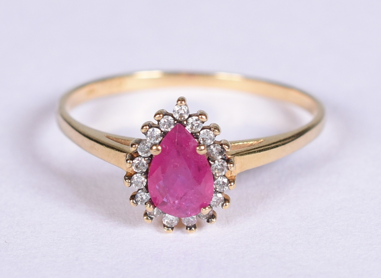 Anel de ouro 18k contraste 750 feitio gota cravejado com brilhantes e... - foto 1 de 4