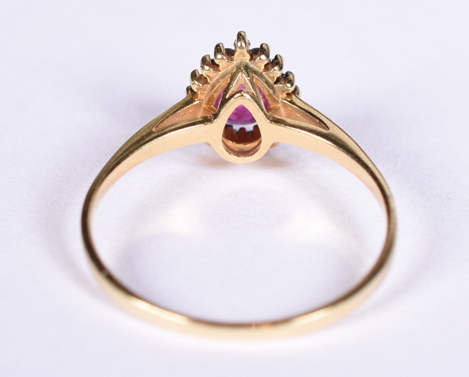 Anel de ouro 18k contraste 750 feitio gota cravejado com brilhantes e... - foto 4 de 4
