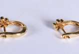 Par de brincos feitio argola de ouro 18 k e 10 ... - Par de brincos feitio argola de ouro 18 k e 10 brilhantes (Por motivos de segurança a peça não se encontra na loja)