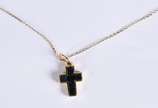 Colar de ouro 18k, contraste 750 e crucifixo co... - Colar de ouro 18k, contraste 750 e crucifixo com pedras ônix (Por motivos de segurança a peça não se encontra na loja)