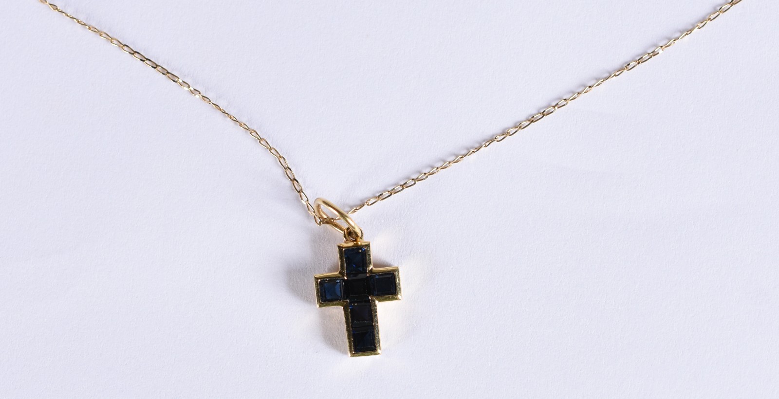 Colar de ouro 18k, contraste 750 e crucifixo com pedras ônix (Por... - foto 1 de 5