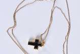 Colar de ouro 18k, contraste 750 e crucifixo co... - Colar de ouro 18k, contraste 750 e crucifixo com pedras ônix (Por motivos de segurança a peça não se encontra na loja)