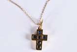 Colar de ouro 18k, contraste 750 e crucifixo co... - Colar de ouro 18k, contraste 750 e crucifixo com pedras ônix (Por motivos de segurança a peça não se encontra na loja)