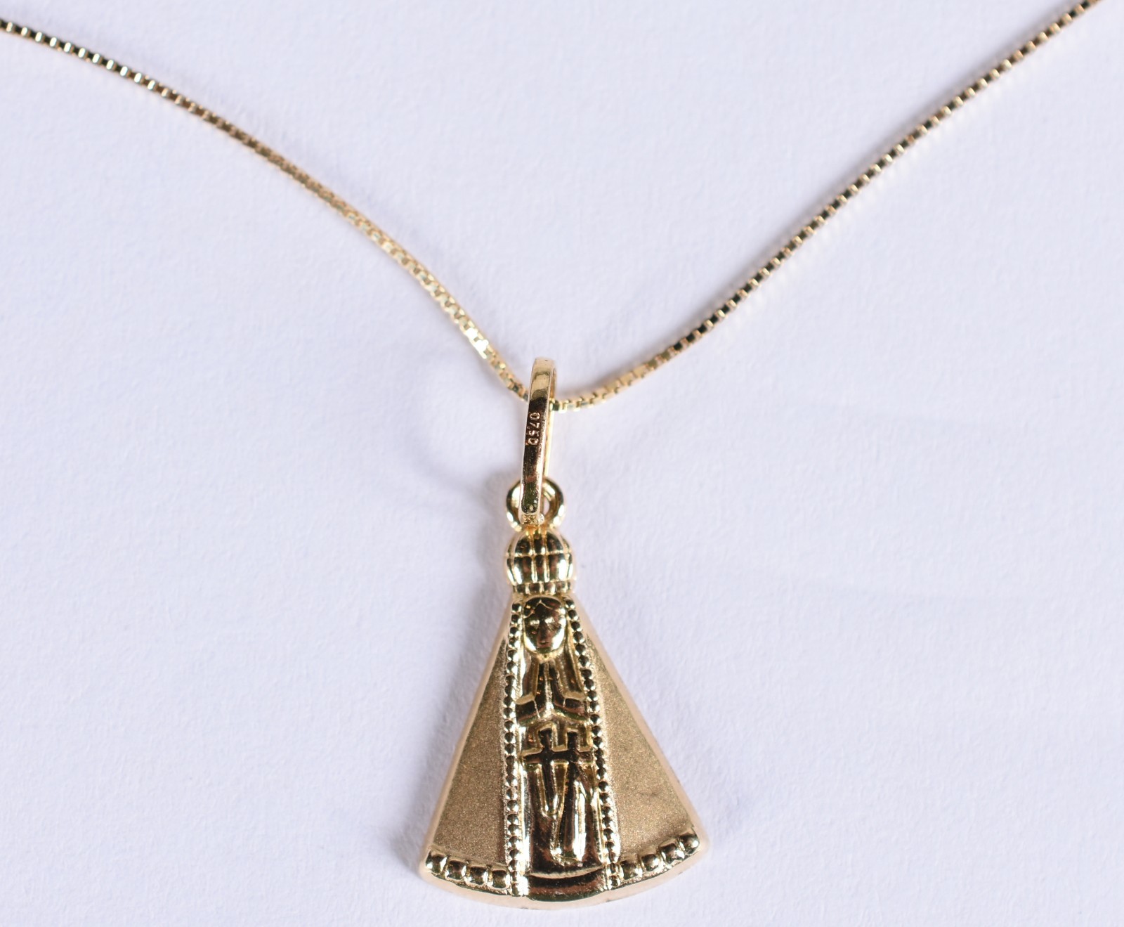Colar de ouro 18 k, contraste 750 com pingente de Nossa Senhora... - foto 4 de 5