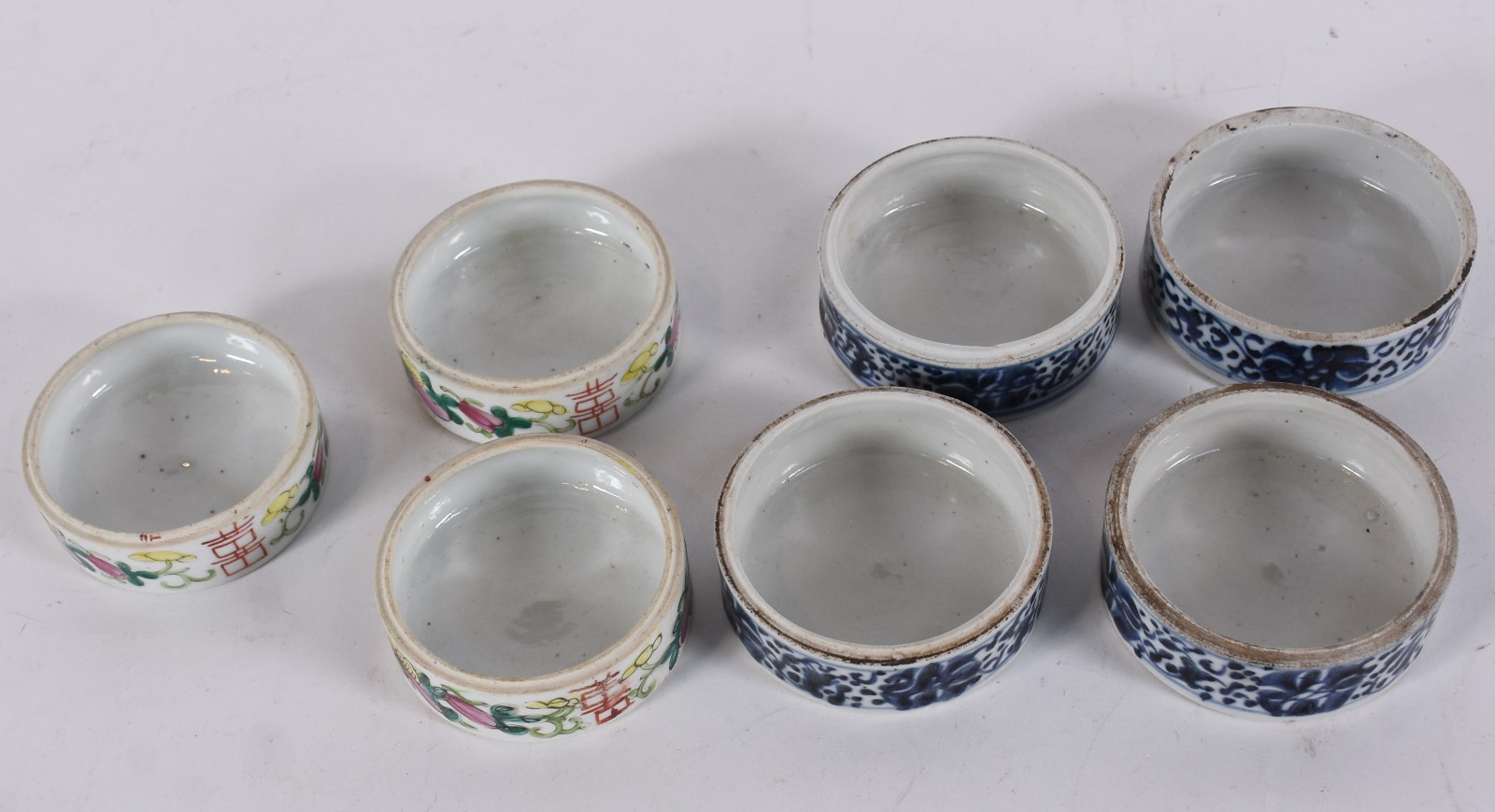 Conjunto com sete pequenos bowls de antiga porcelana chinesa, sendo 4... - foto 4 de 6
