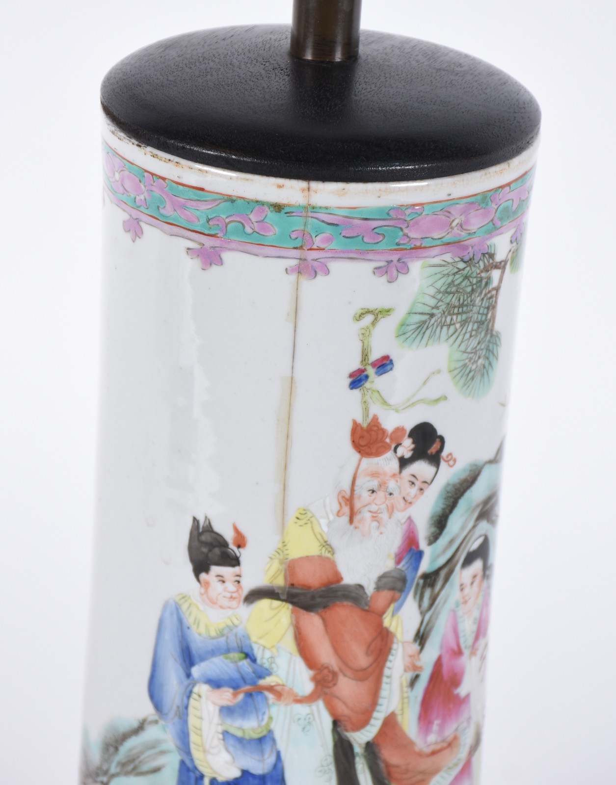 Par de antigos vasos de porcelana chinesa decorados com figuras em... - foto 5 de 5