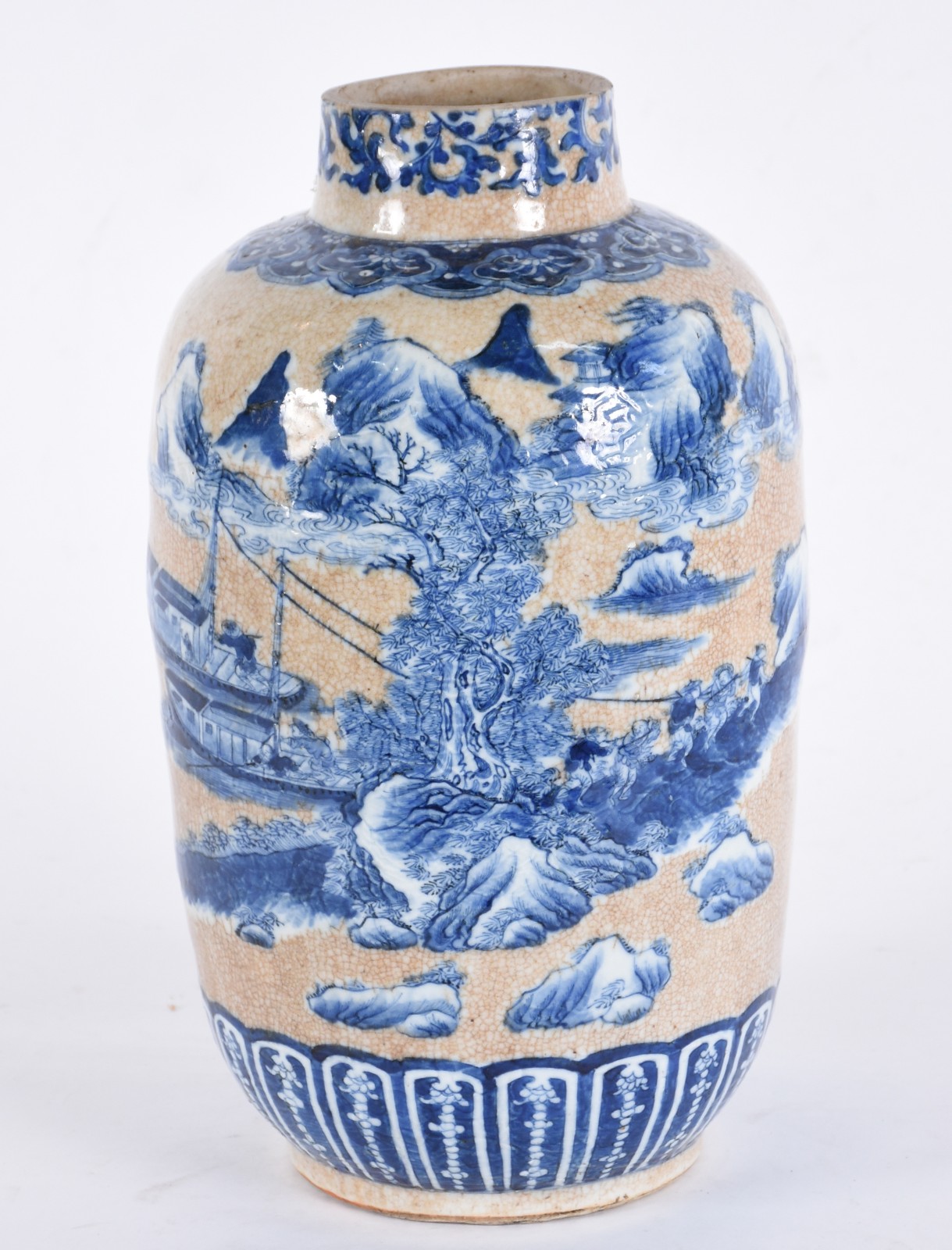 Vaso de porcelana chinesa decorado com barcos e montanhas em esmaltes... - foto 1 de 5
