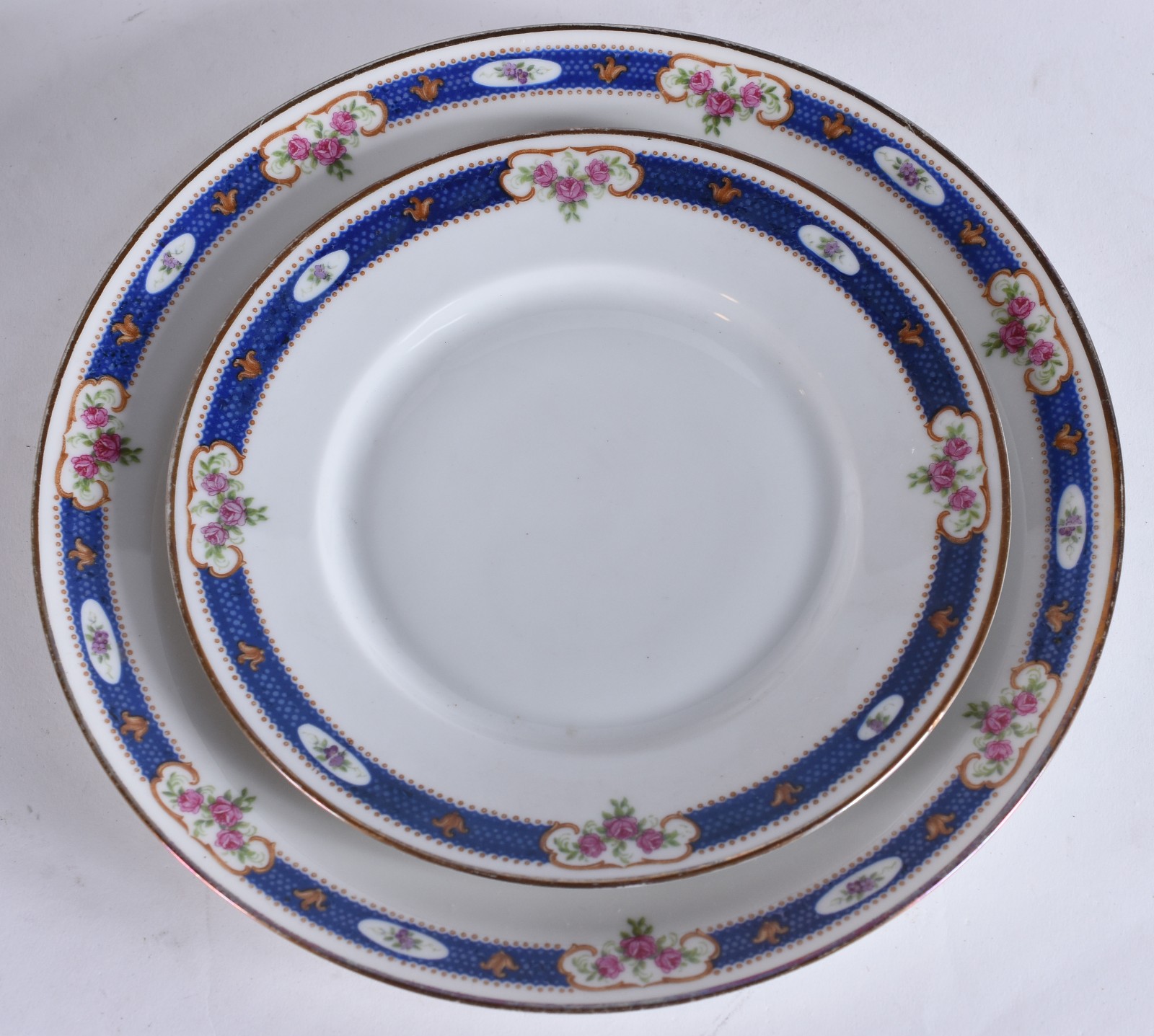 Serviço de jantar de porcelana alemã OHME decorada na borda com friso... - foto 3 de 5