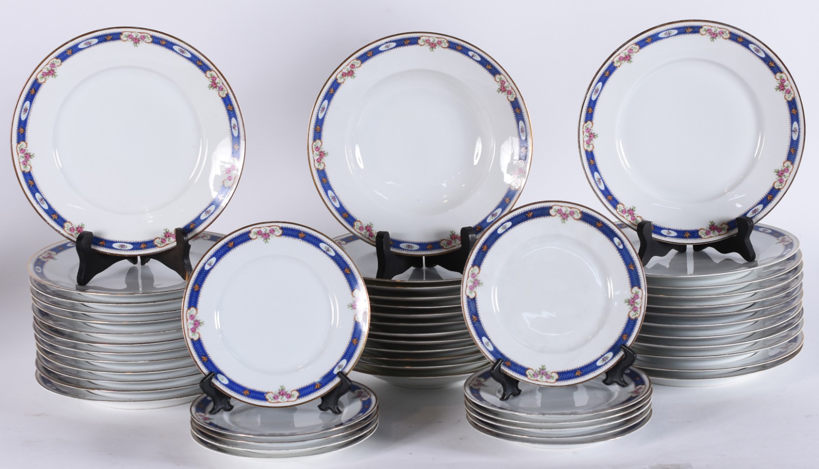 Serviço de jantar de porcelana alemã OHME decorada na borda com friso... - foto 1 de 5