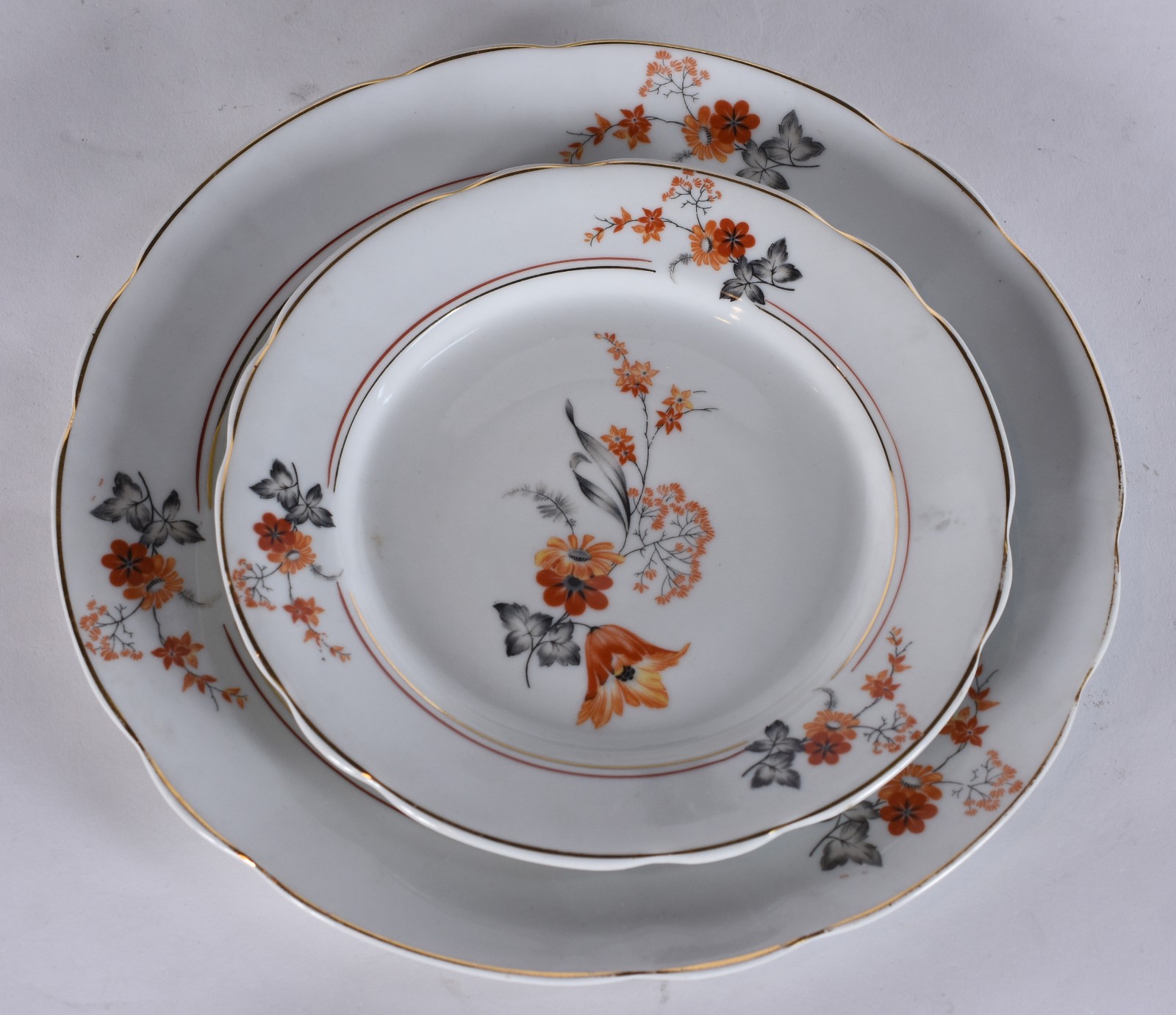 Serviço de jantar de porcelana Real, decorado com flores e ramos... - foto 3 de 6