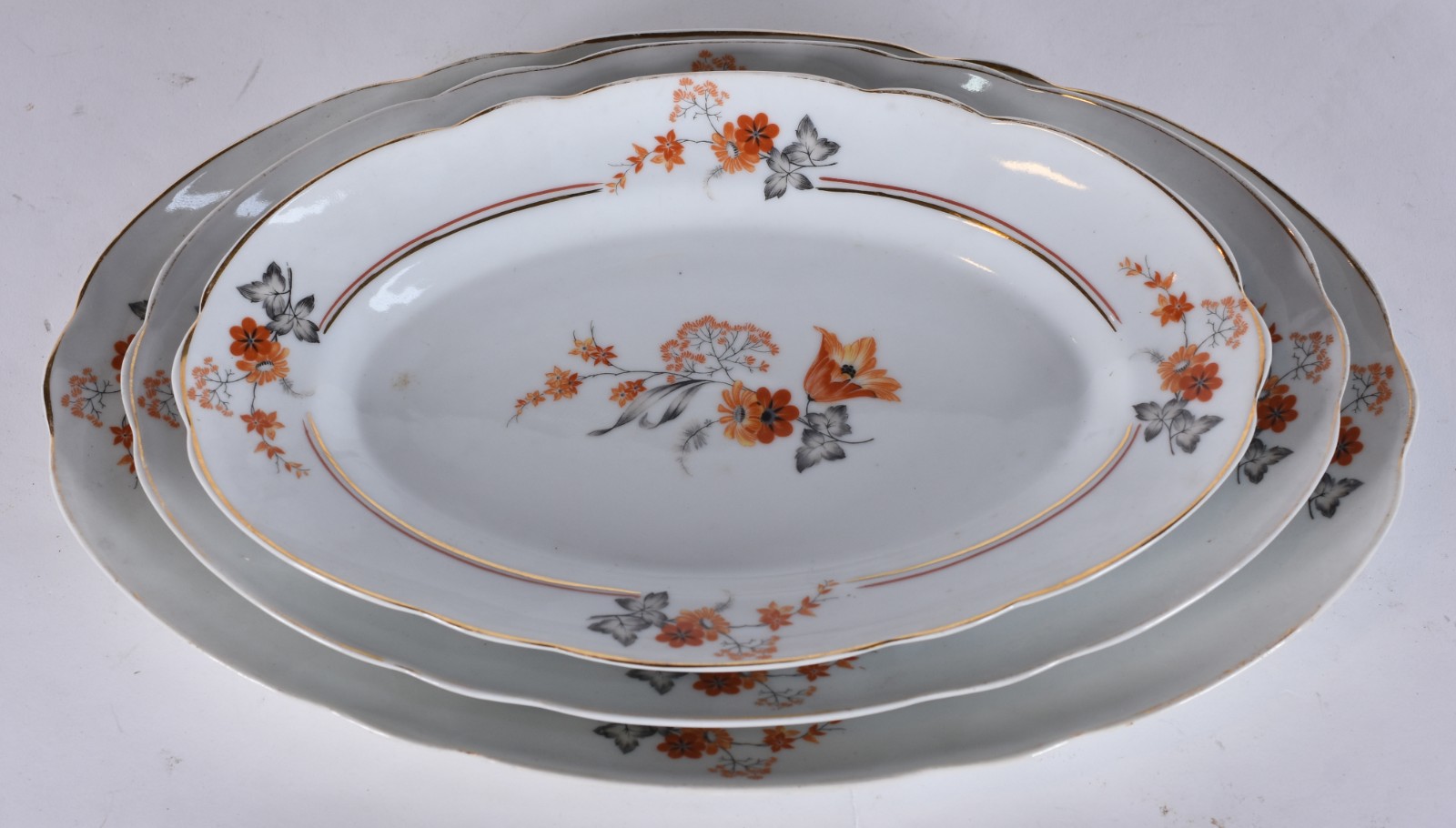 Serviço de jantar de porcelana Real, decorado com flores e ramos... - foto 4 de 6