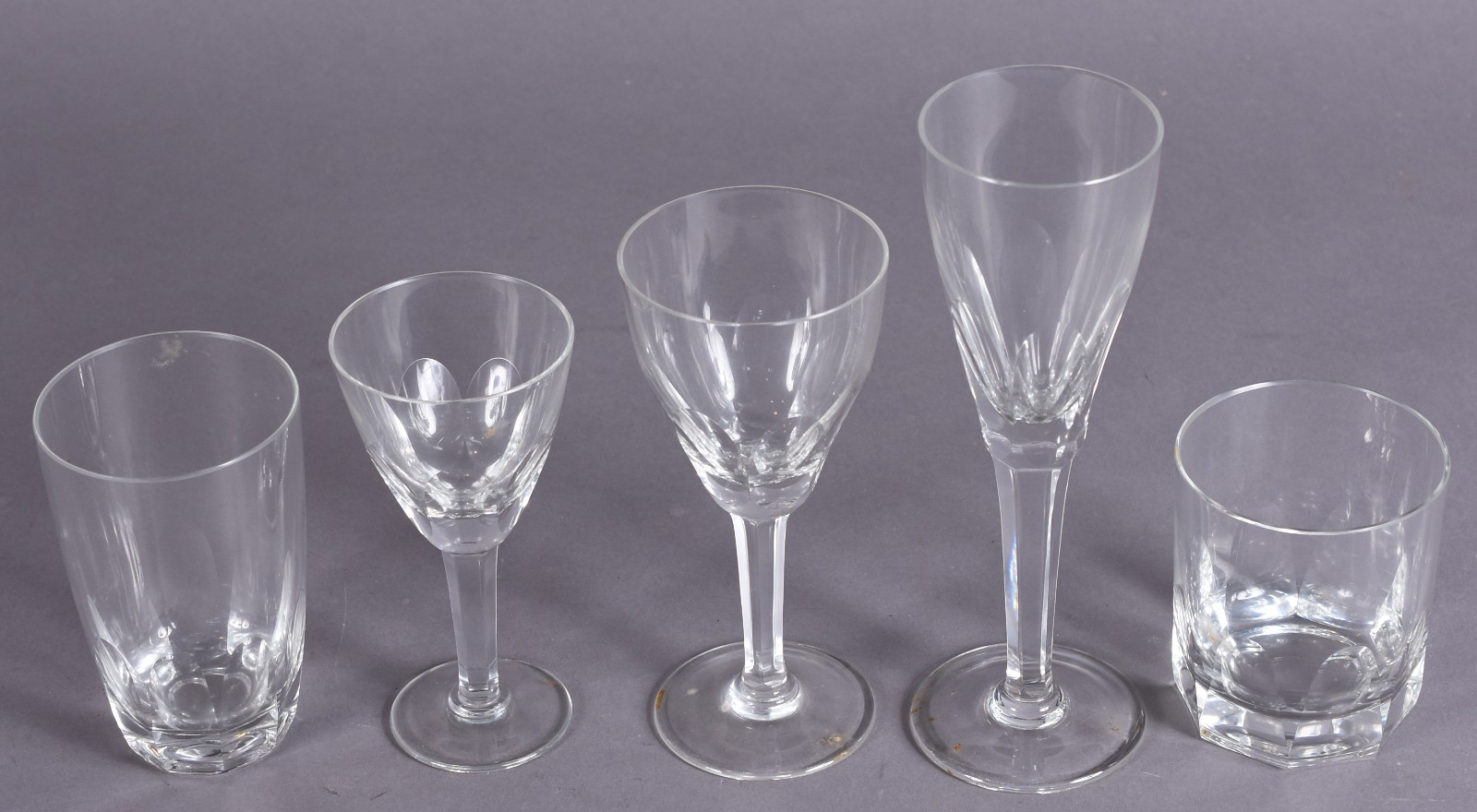 Serviço de copos de cristal facetado composto de: 12 flutes para... - foto 4 de 6