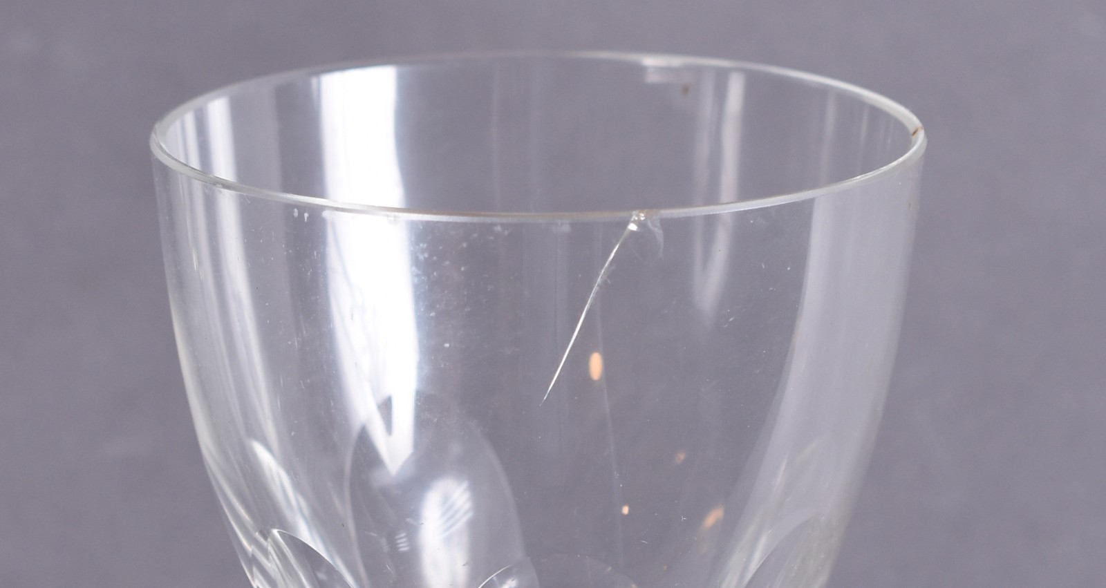 Serviço de copos de cristal facetado composto de: 12 flutes para... - foto 6 de 6