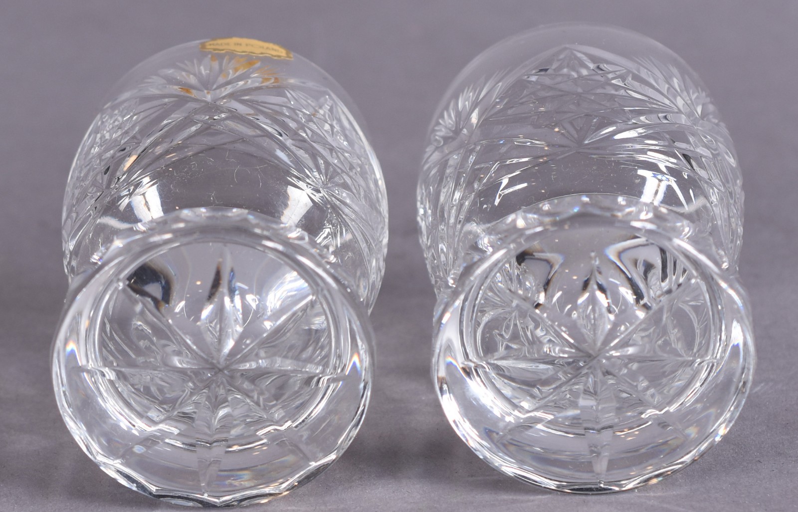 Vinte e dois copinhos de cristal tcheco lapidado para licor. - foto 4 de 4