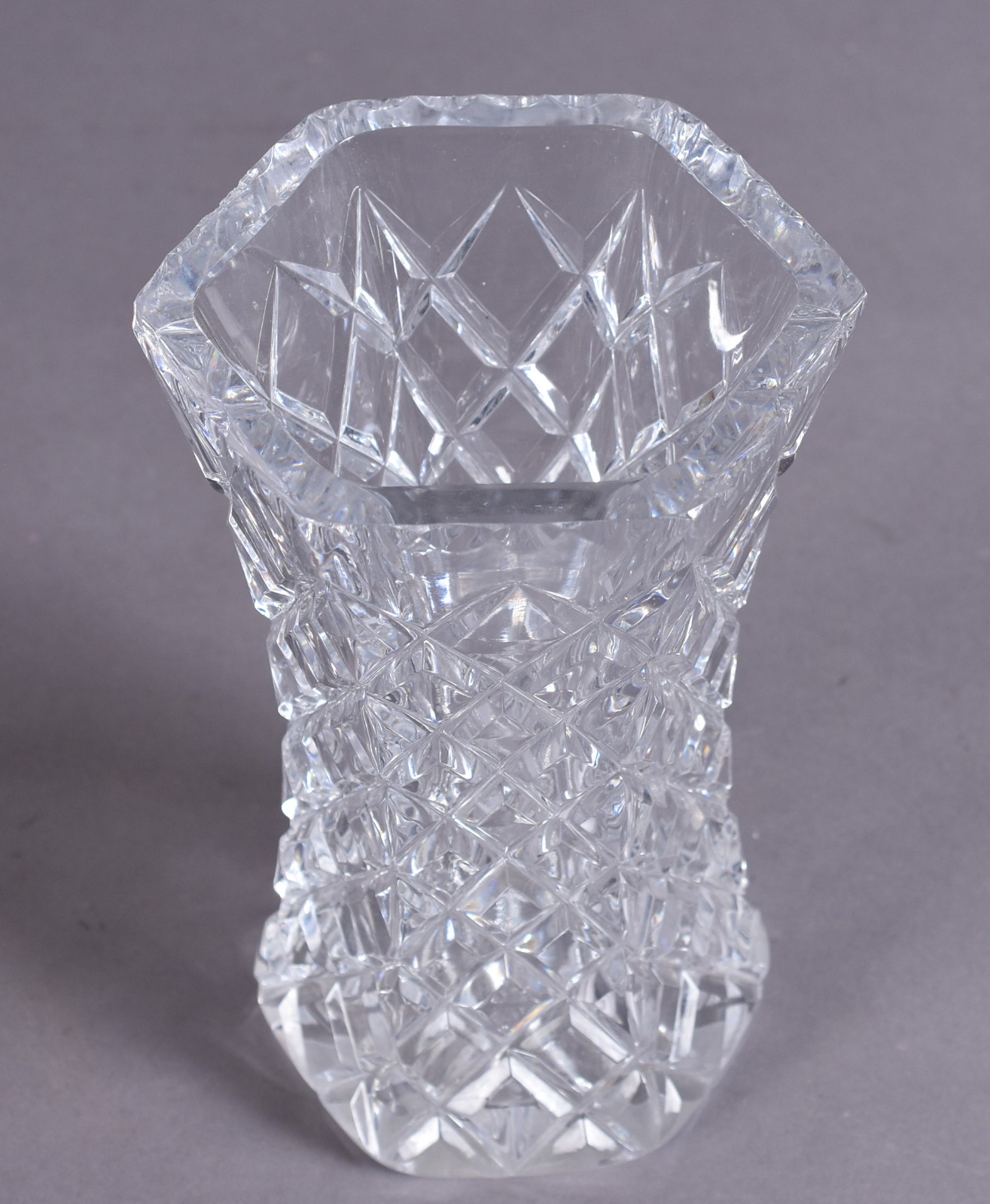 Vaso de cristal lapidado em frisos. - foto 2 de 5
