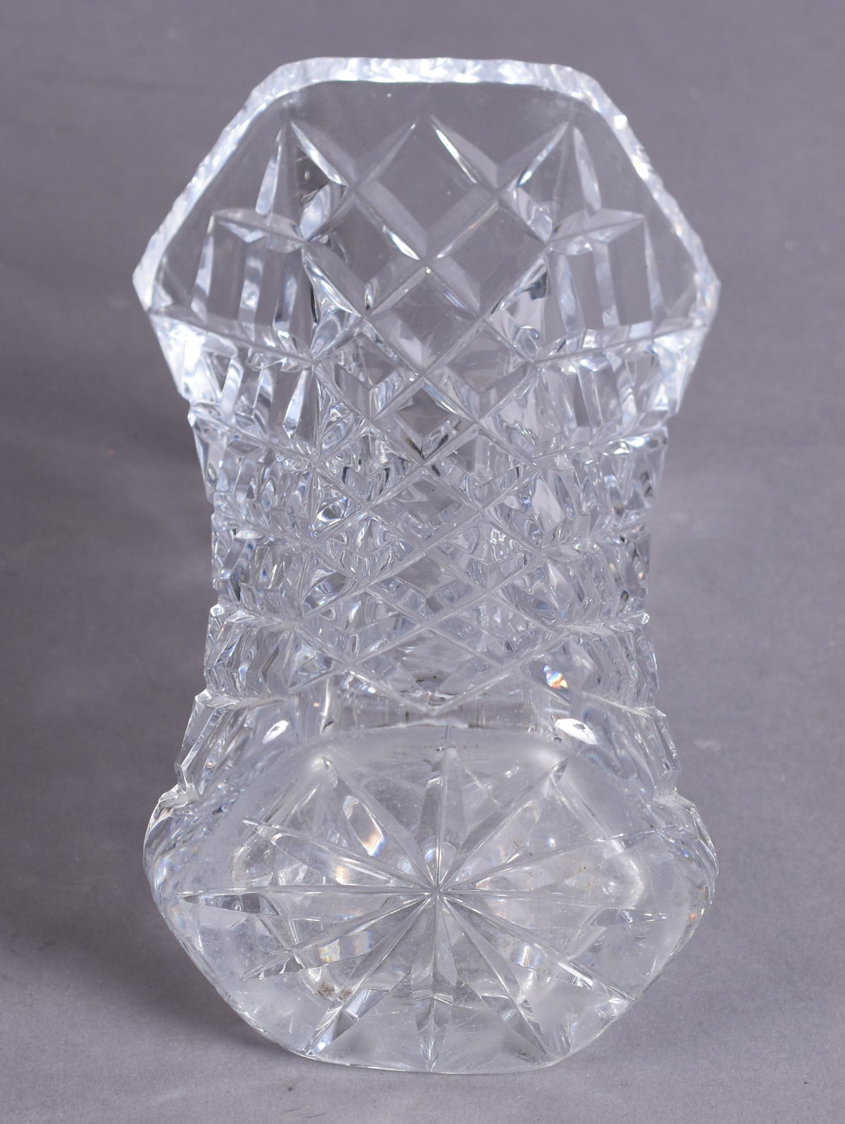 Vaso de cristal lapidado em frisos. - foto 4 de 5