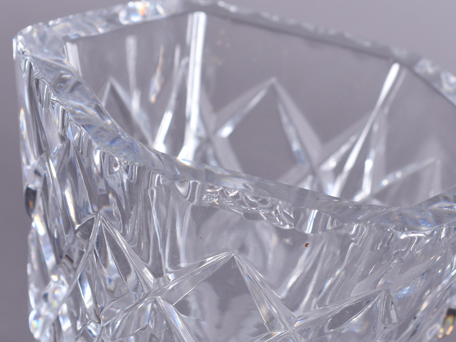 Vaso de cristal lapidado em frisos. - foto 5 de 5