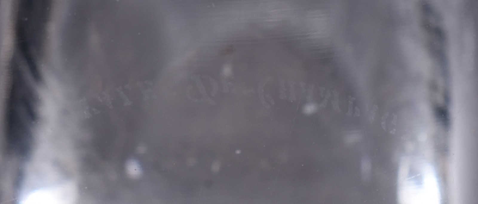 Diversas peças de cristal, sendo: vaso, par de castiçais... - foto 7 de 10