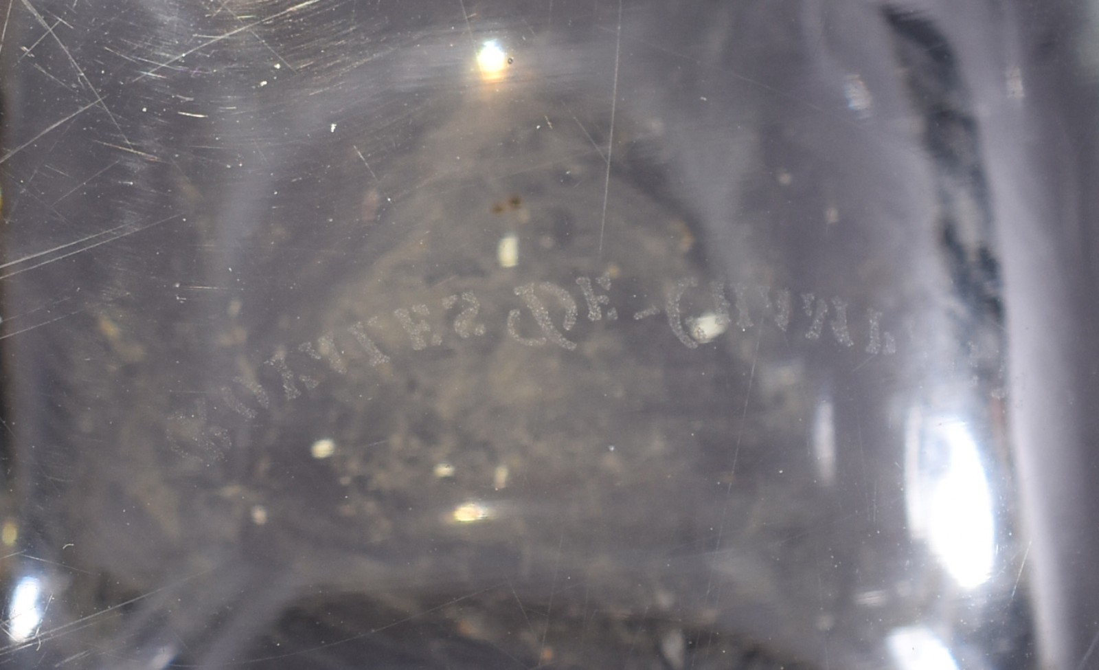 Diversas peças de cristal, sendo: vaso, par de castiçais... - foto 8 de 10