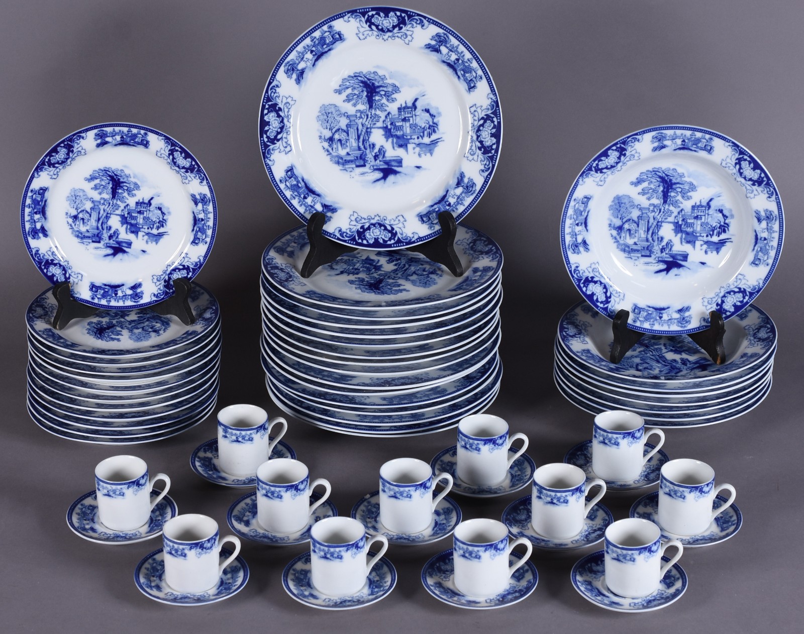 Serviço de jantar e café de porcelana GEMER, decoração com palácios... - foto 2 de 5
