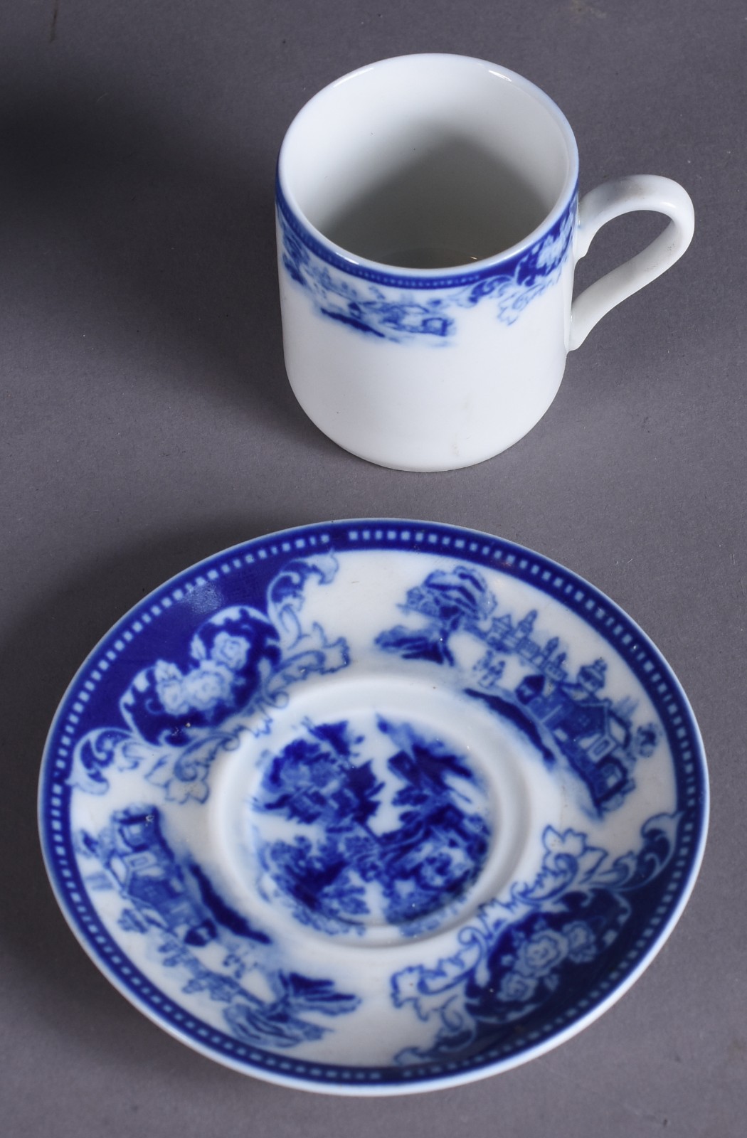 Serviço de jantar e café de porcelana GEMER, decoração com palácios... - foto 3 de 5