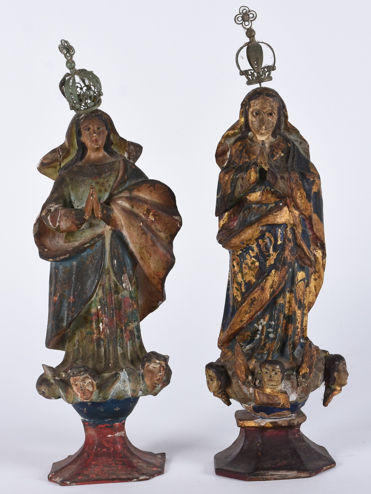 Duas antigas imagens de Nossa Senhora de madeira policromada com... - foto 1 de 8