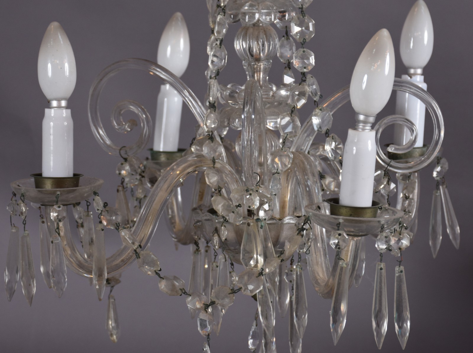 Lustre de cristal para 4 luzes, pingentes lapidados. - foto 2 de 3