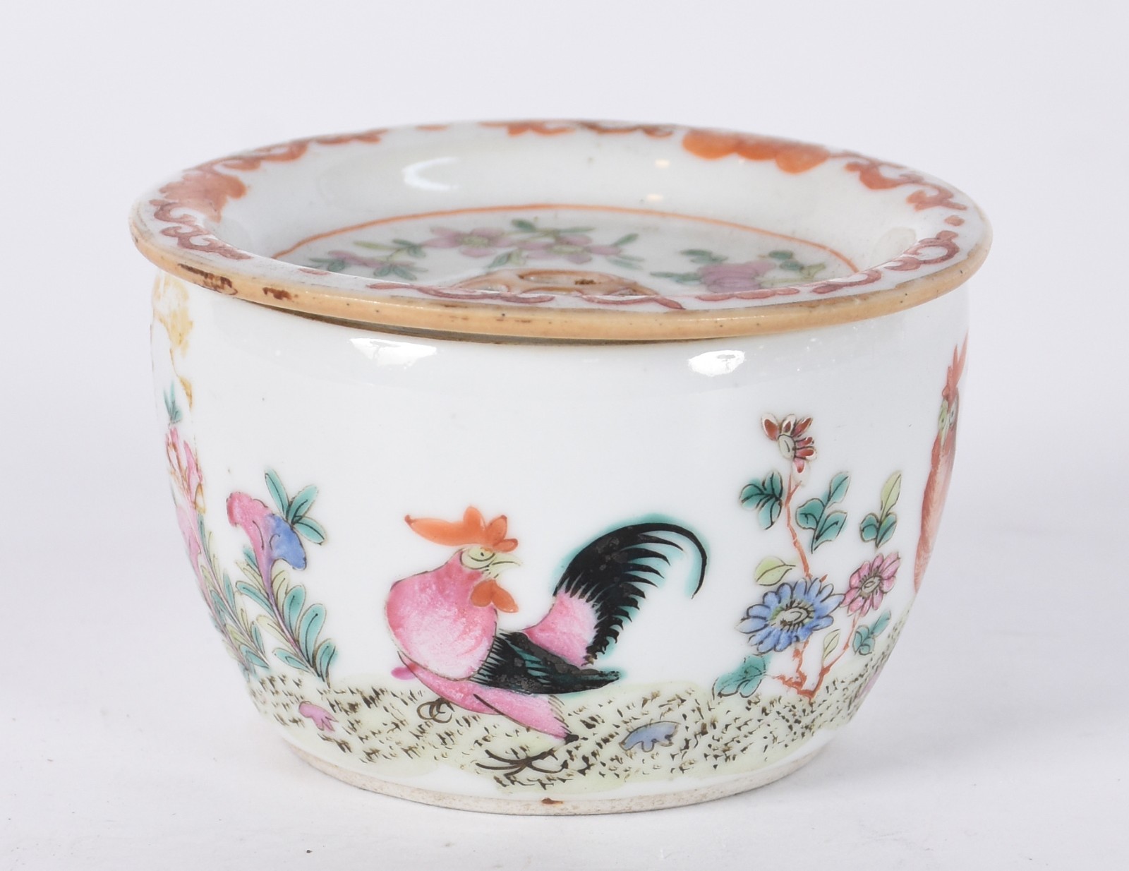 Pequeno e antigo bowl de porcelana oriental decorada com galos e... - foto 1 de 5