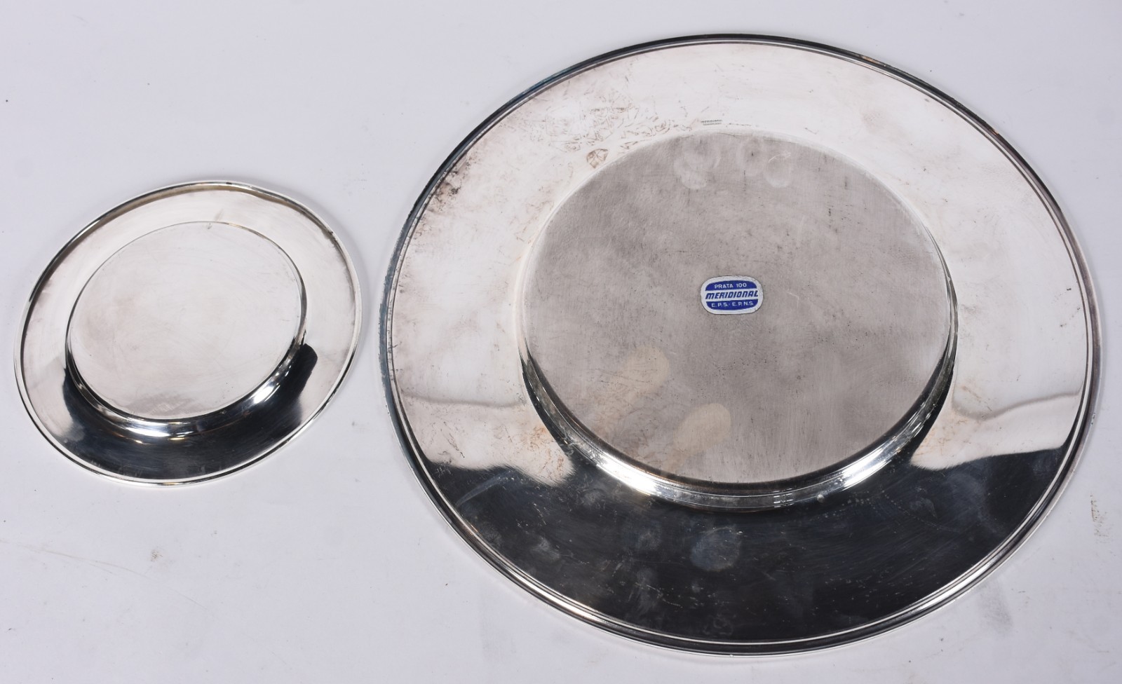 Conjunto com 12 souplats e 12 porta copos de metal prateado... - foto 4 de 5