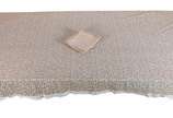 Toalha de mesa de renda bege com borda branca. ... - Toalha de mesa de renda bege com borda branca. Acompanham 11 guardanapos de linho bordado de outro modelo.