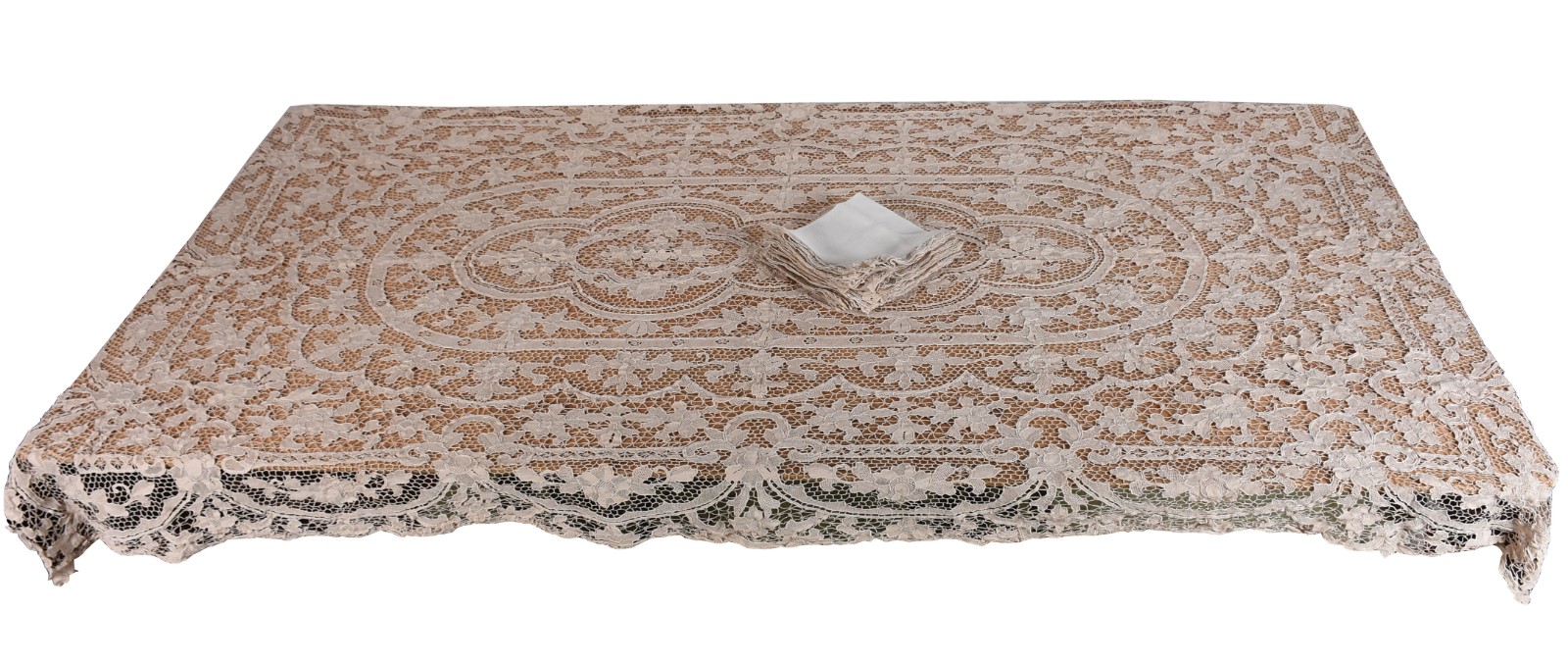 Toalha de mesa de renda portuguesa da Ilha da Madeira. Acompanham 12... - foto 1 de 3