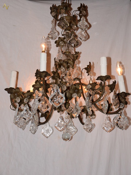 Lustre francês para 6 luzes de metal, decorado com margaridas e...