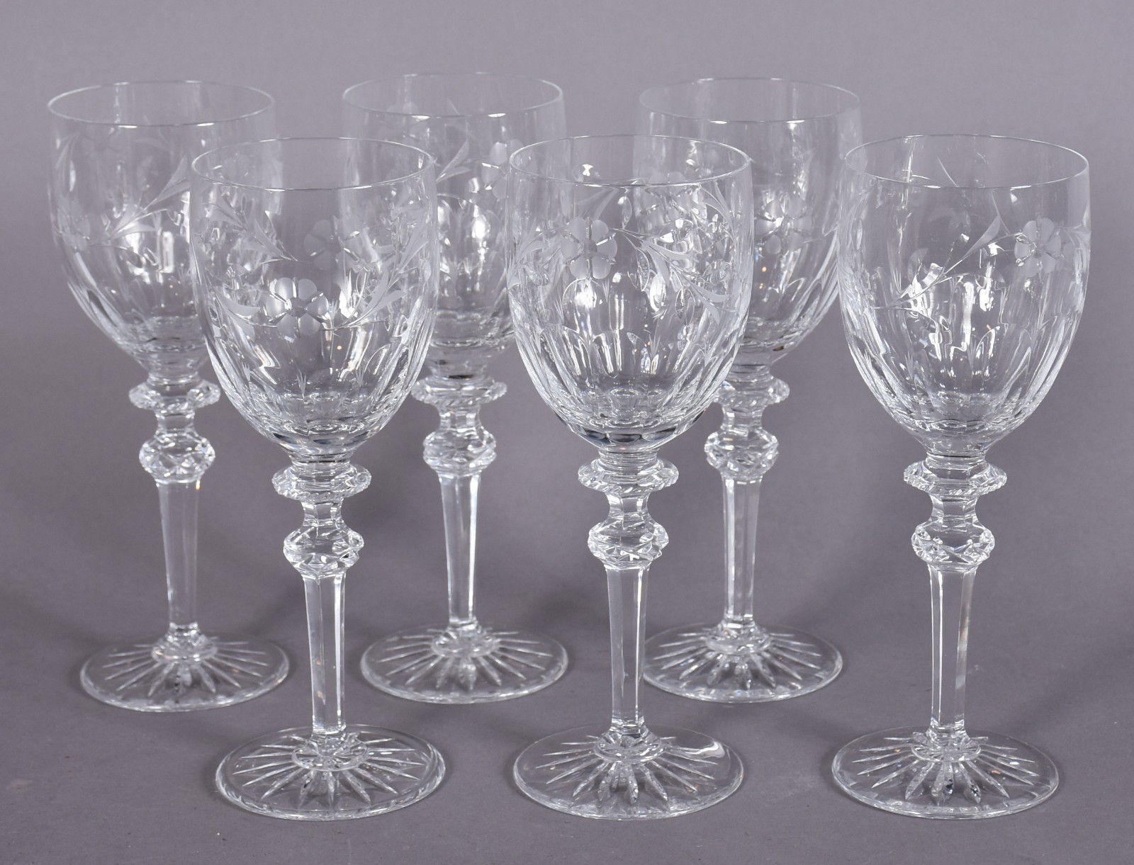 Seis taças para vinho de cristal lapidado e flores lavrados. - foto 1 de 3